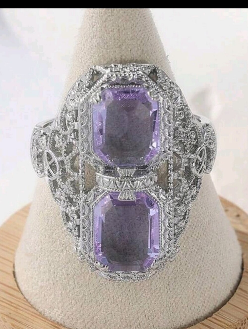 Nwt SASSIFIED BOUTIQUE Elegant Silver Filigree Ring with Light Purple Gemstones - Picture 2 of 3
